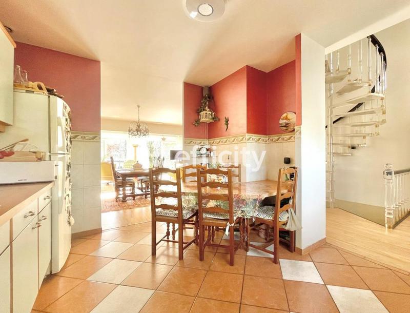 Maison - 175 m² - 8 pièces