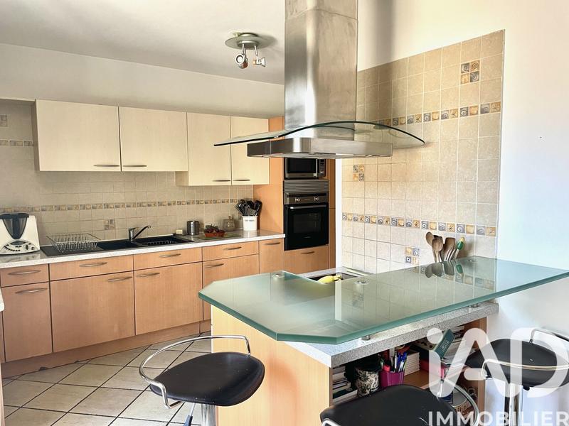 Maison - 238 m² - 9 pièces