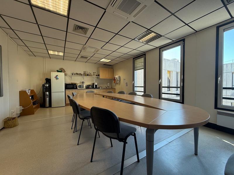 Local d'activités - 475 m² - 20 pièces