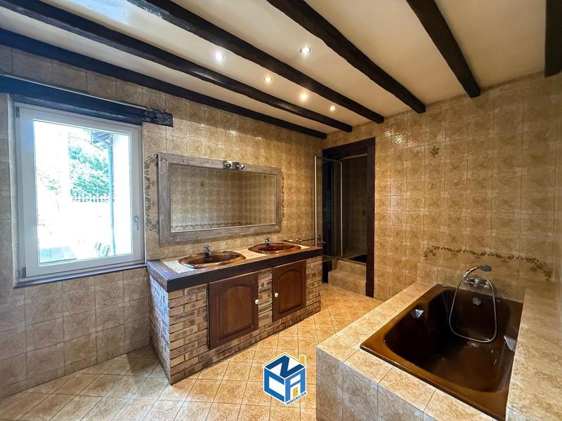 Maison - 182 m² - 8 pièces