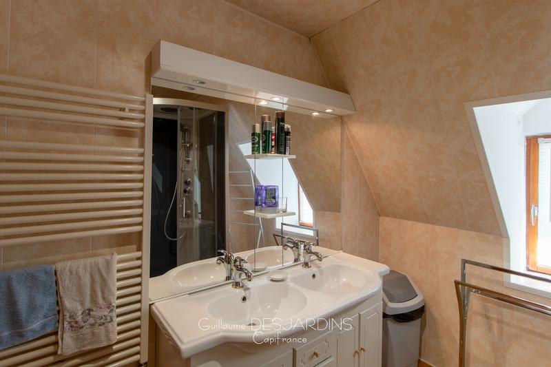 Maison traditionnelle - 136 m² - 6 pièces