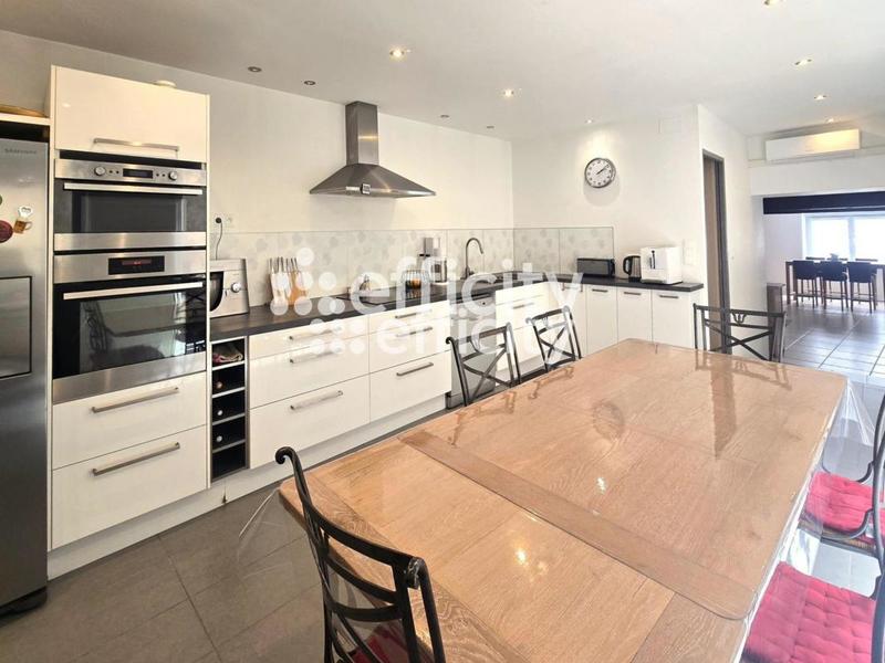 Maison - 180 m² - 7 pièces