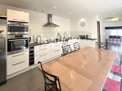 Maison - 180 m² - 7 pièces