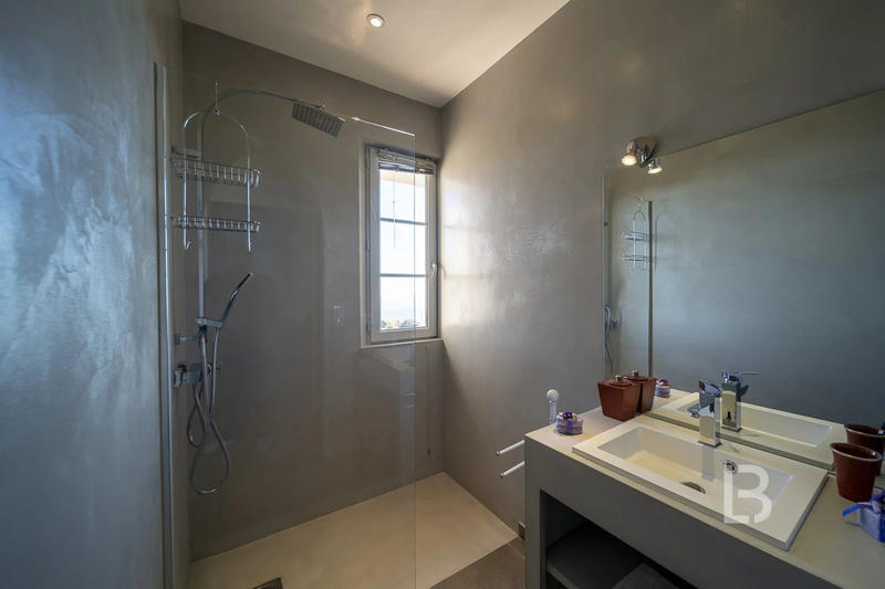 Mas - 220 m² - 6 pièces