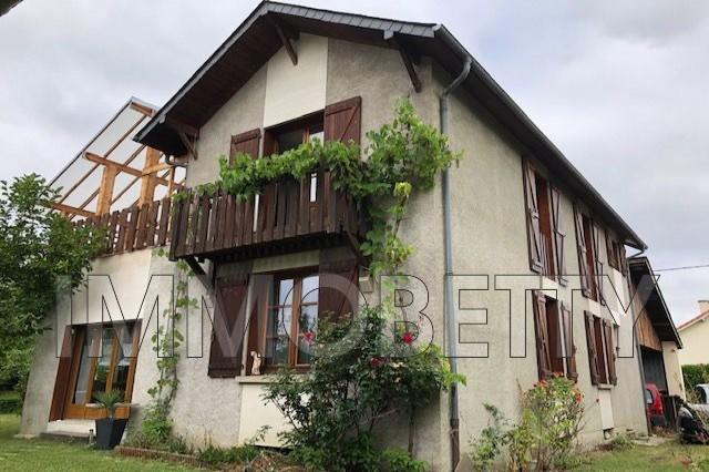 Maison - 210 m² - 8 pièces