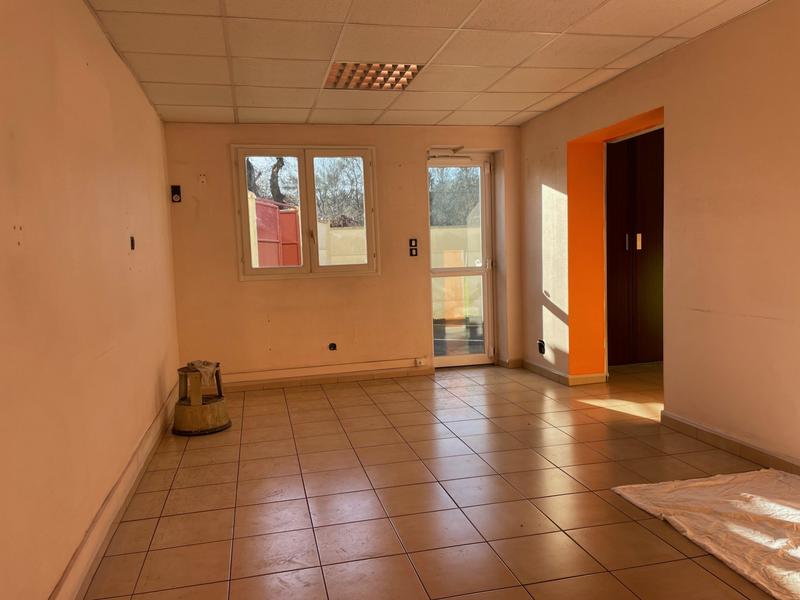 Local d'activités - 300 m²