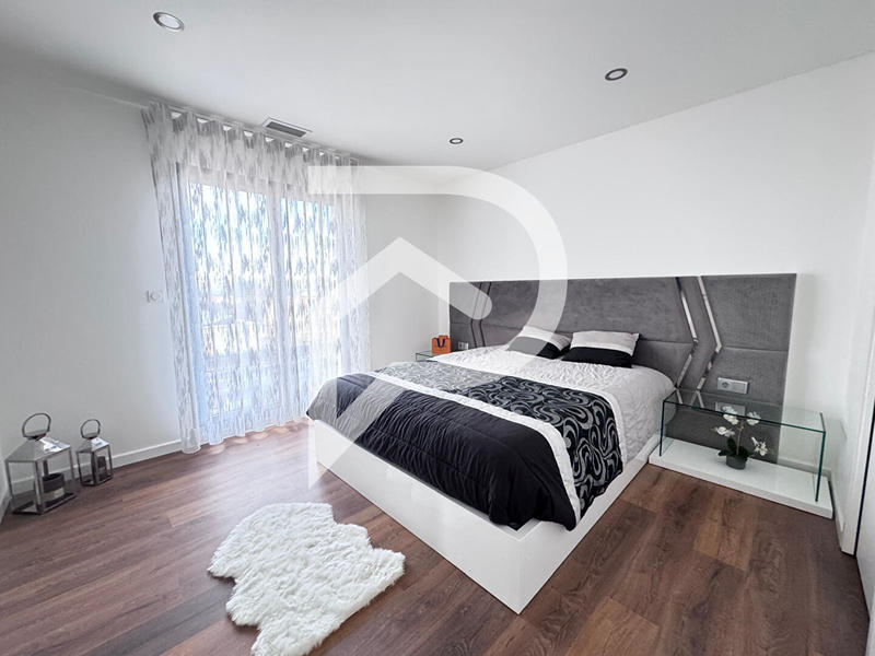 Maison - 183 m² - 6 pièces