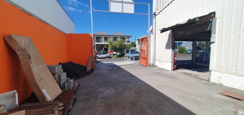 Local commercial - 646 m² - 2 pièces