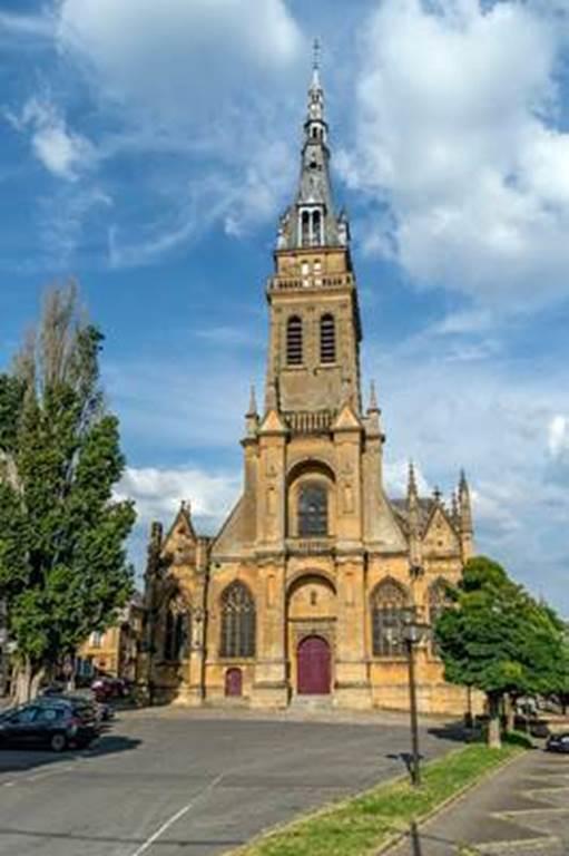 Visite guidée de la Basilique de Mézières, ses vitraux et son trésor d'art sacré