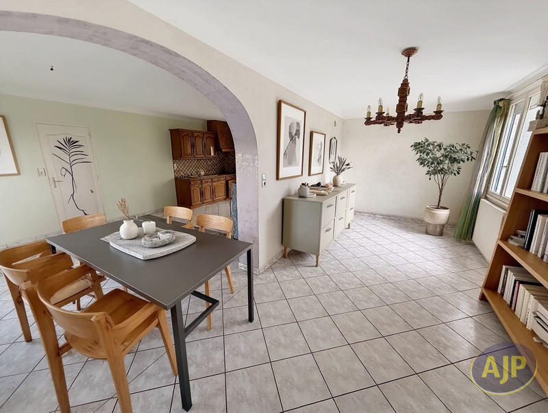 Maison - 91 m² - 5 pièces