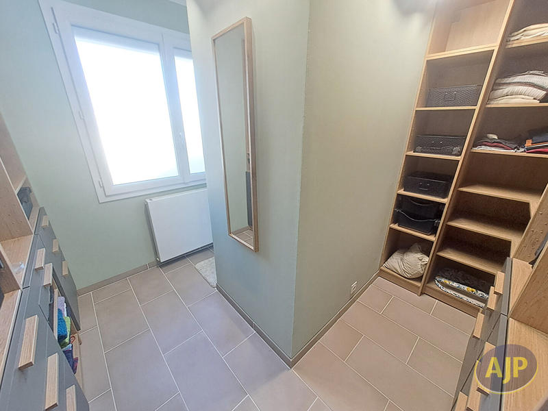 Maison - 205 m² - 6 pièces