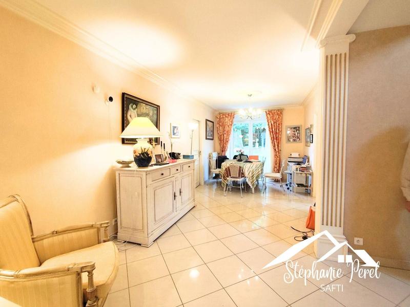 Maison - 215 m² - 6 pièces