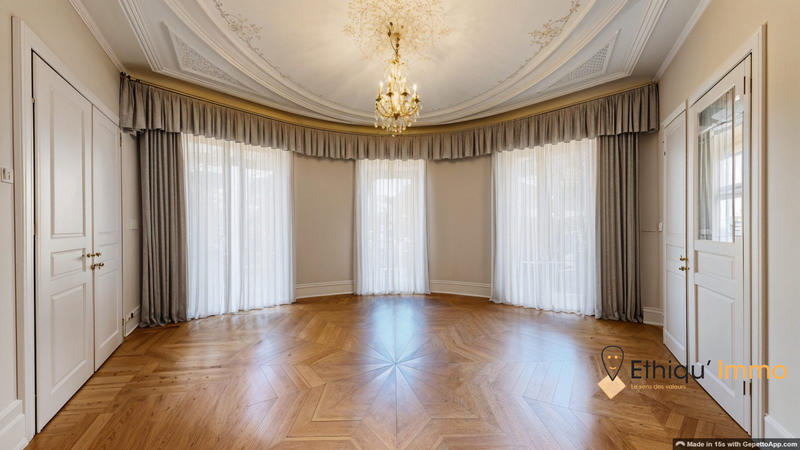 Appartement - 126 m² - 5 pièces