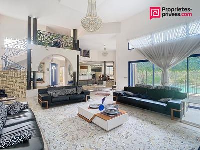 Maison - 365 m² - 12 pièces