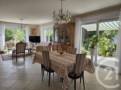 Villa - 208 m² - 6 pièces