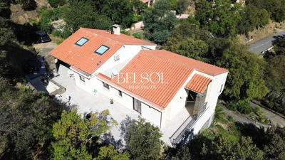 Maison traditionnelle - 230 m² - 7 pièces