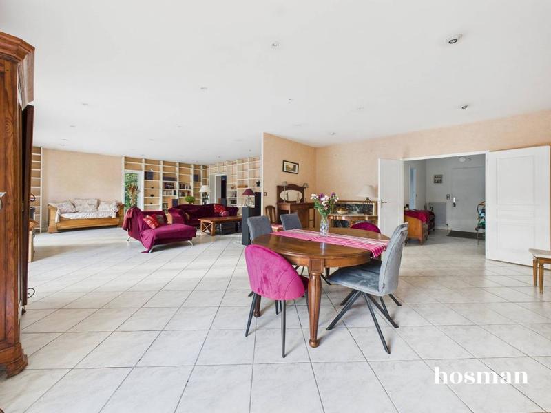 Maison - 210 m² - 5 pièces