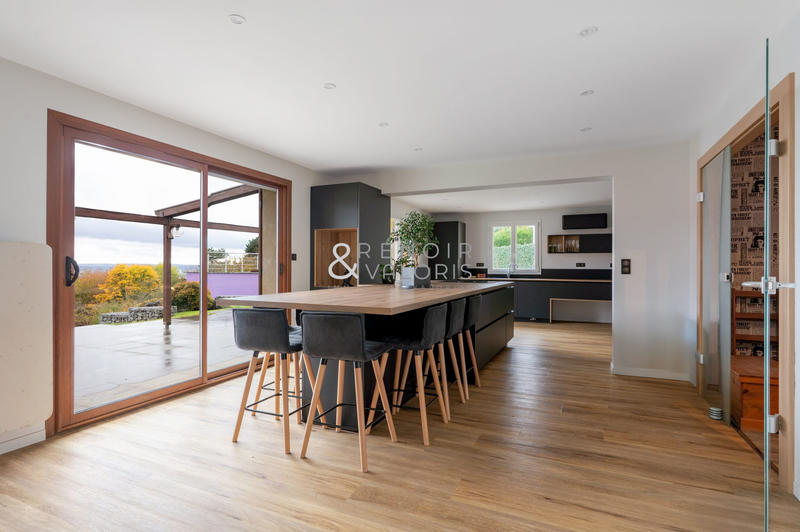 Maison - 320 m² - 7 pièces