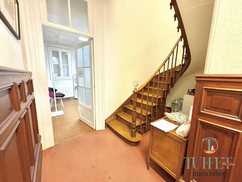 Bureau - 147 m² - 8 pièces