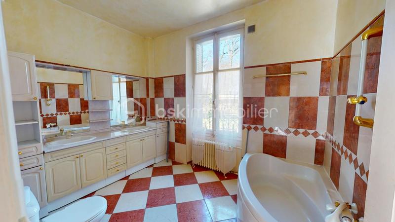 Demeure - 197 m² - 10 pièces