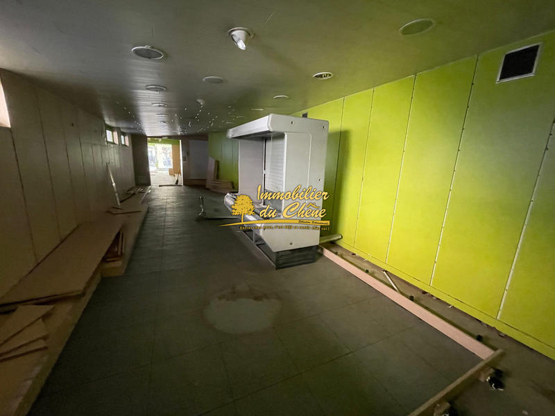 Local commercial - 211 m² - 5 pièces