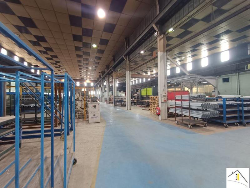 Local commercial - 5 100 m² - 8 pièces