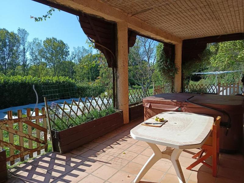 Propriété - 325 m² - 10 pièces