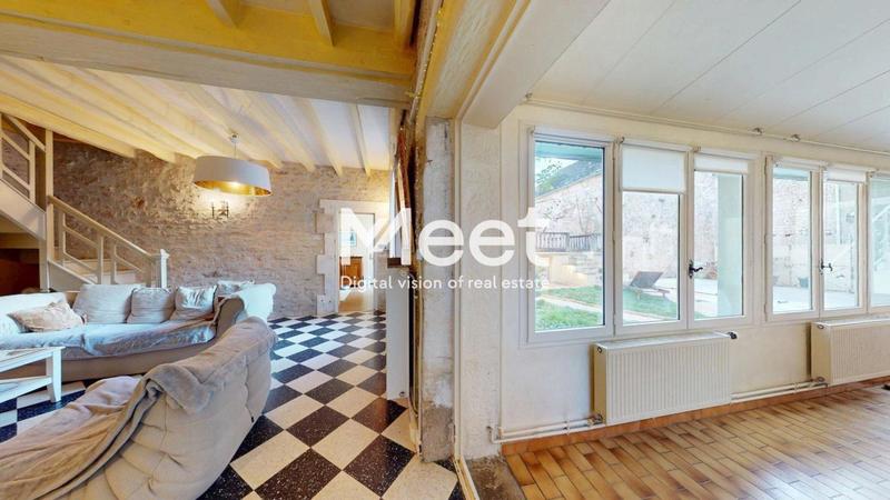 Propriété - 215 m² - 8 pièces