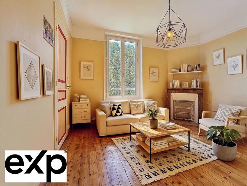 Propriété - 240 m² - 8 pièces