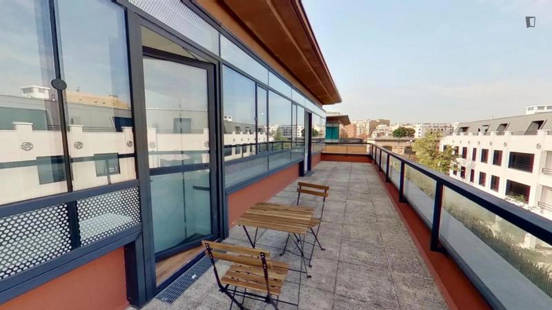 Chambre - 14 m² - 9 pièces