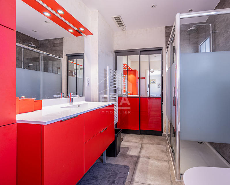 Maison - 328 m² - 9 pièces