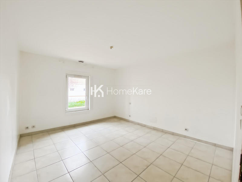 Maison - 1 200 m² - 4 pièces