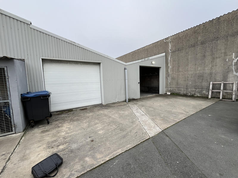Local d'activités - 245 m²