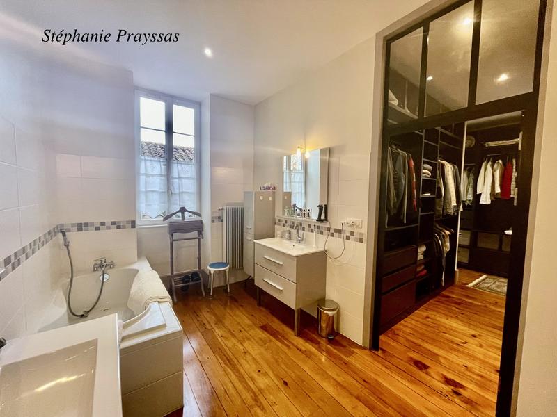 Maison - 292 m² - 8 pièces