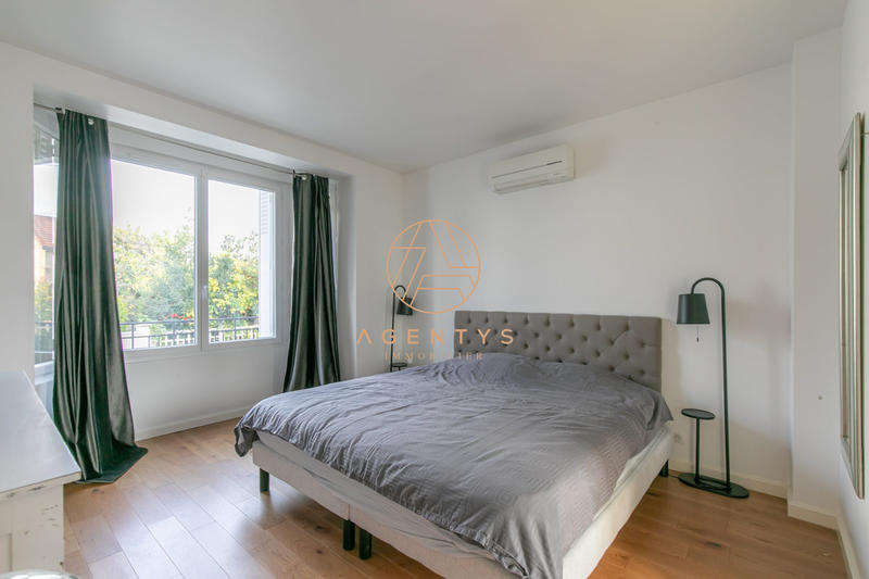 Maison - 276 m² - 8 pièces