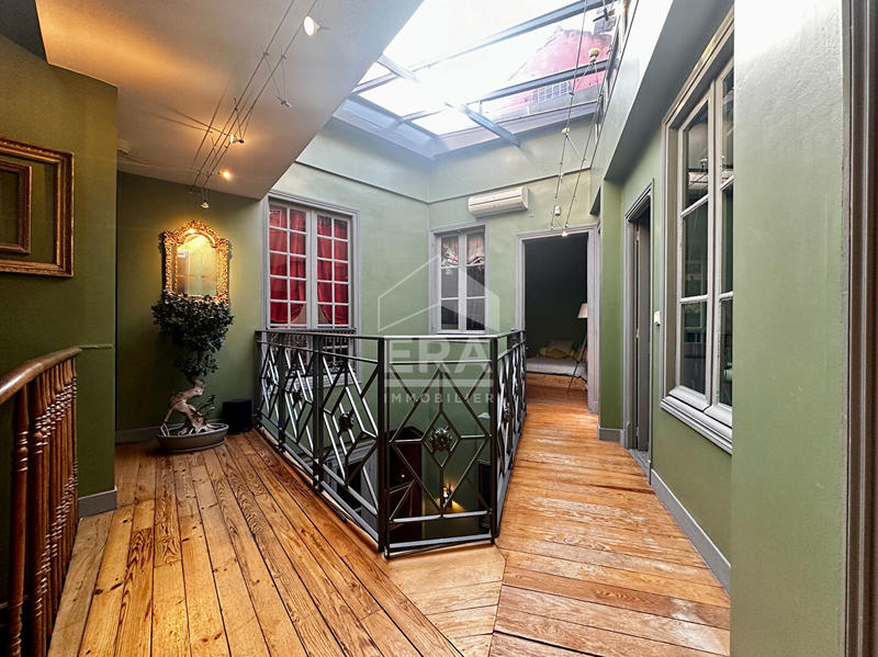 Hôtel particulier - 230 m² - 6 pièces