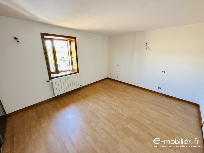 Maison - 218 m² - 8 pièces