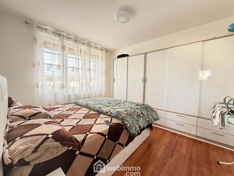 Maison - 96 m² - 5 pièces