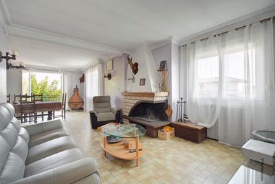 Maison - 217 m² - 7 pièces