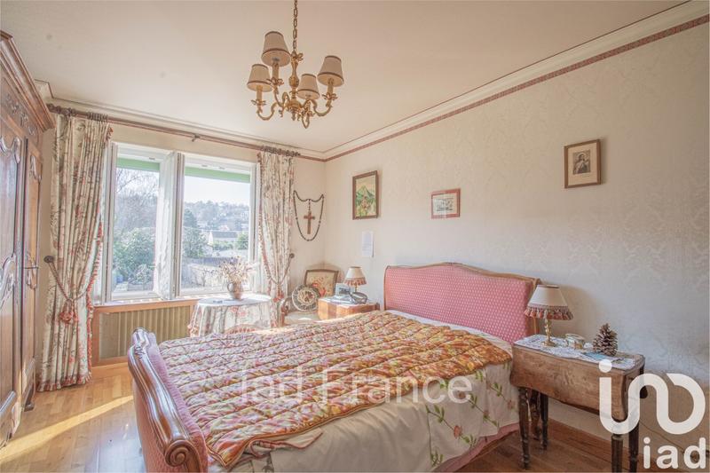 Maison - 330 m² - 12 pièces