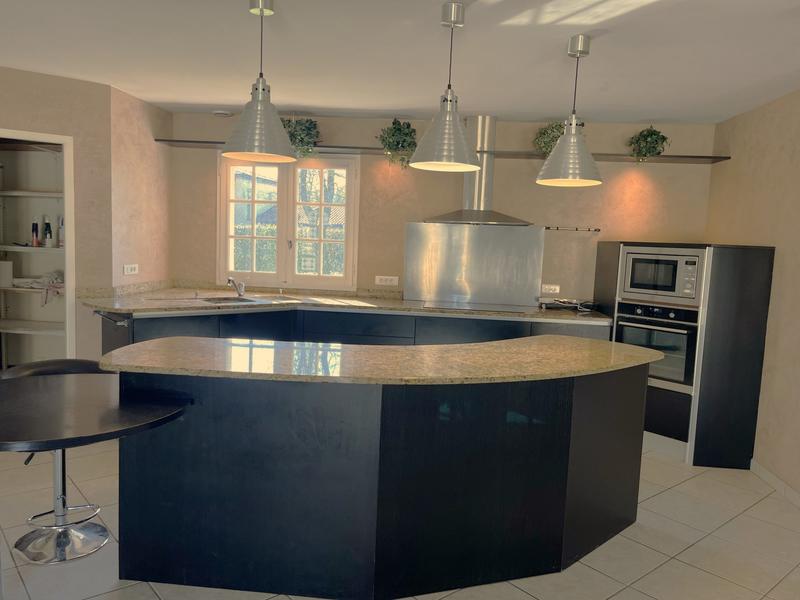 Maison - 180 m² - 7 pièces