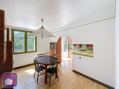 Maison - 230 m² - 6 pièces