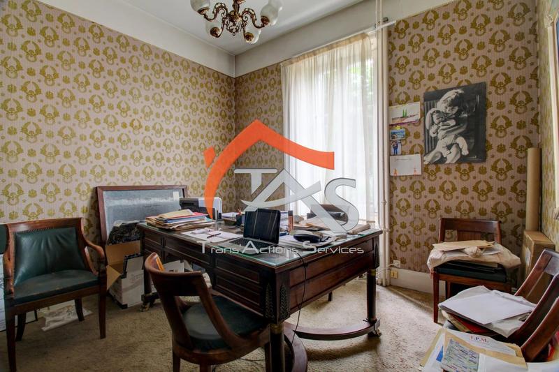 Maison - 374 m² - 10 pièces