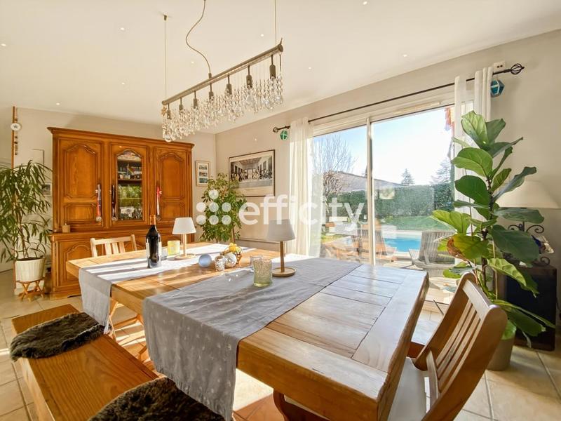 Maison - 140 m² - 5 pièces