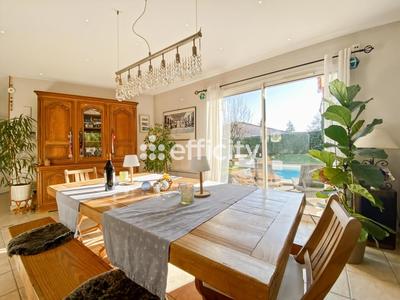 Maison - 140 m² - 5 pièces