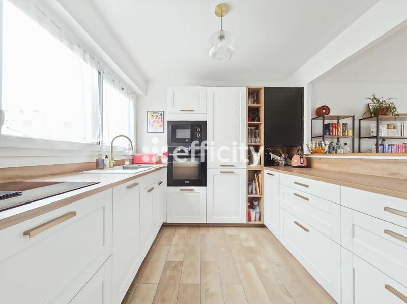 Maison - 99 m² - 5 pièces