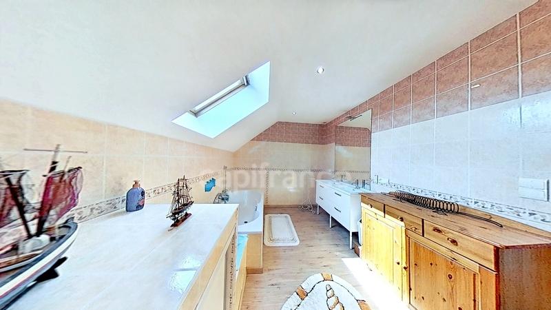 Maison - 161 m² - 8 pièces