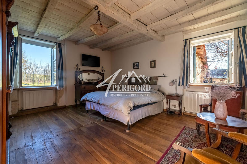 Maison ancienne - 245 m² - 8 pièces