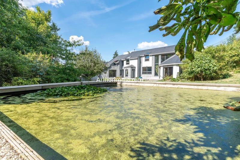 Maison - 250 m² - 10 pièces