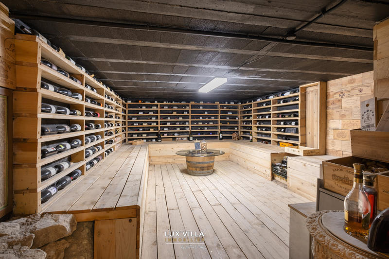 Villa - 295 m² - 10 pièces